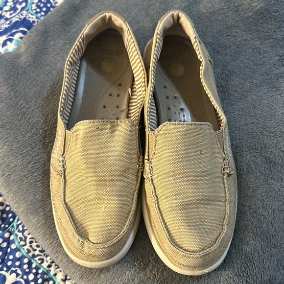MUST BUNDLE 5/$20 Crocs tan boat shoes - Picture 1 of 5